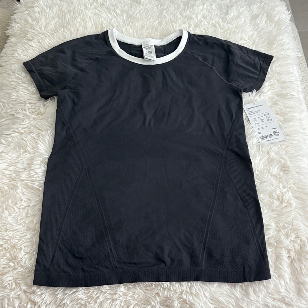 New Athleta seamless momentum tee
